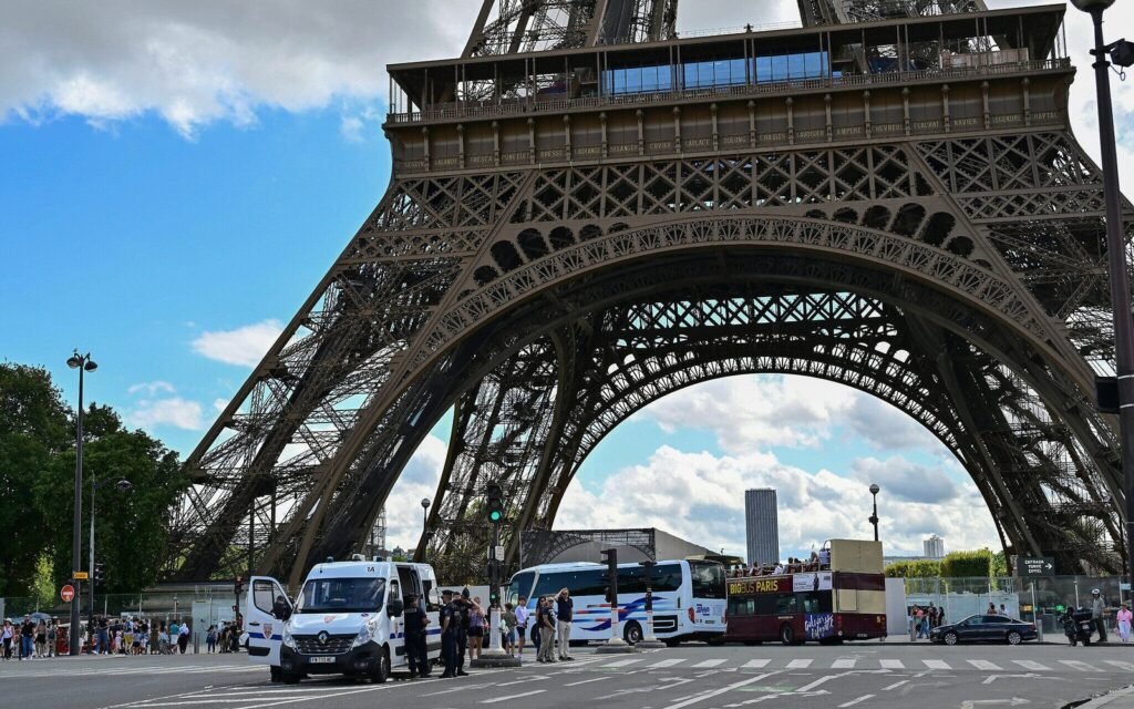 Eiffel-tower-