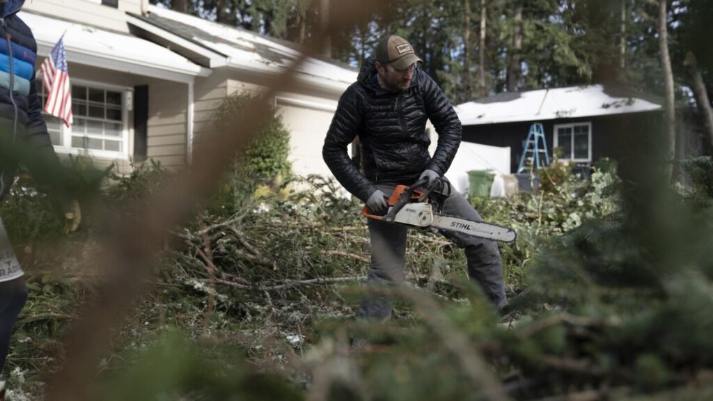 The Pacific Northwest braces for a new round of ice and freezing rain after deadly weekend storm